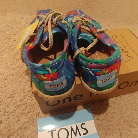 New Toms - Picture 3 of 4